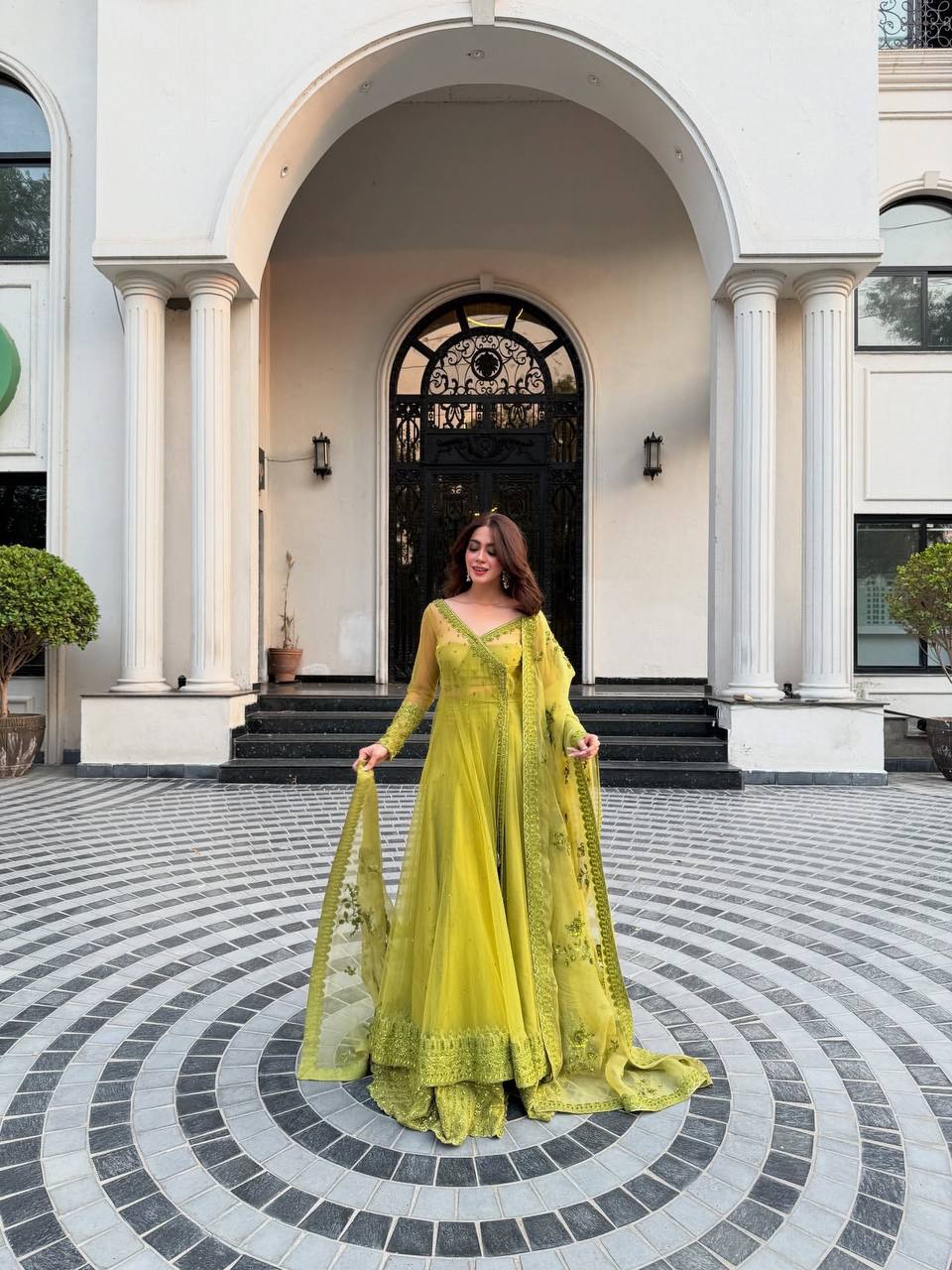"Green Kediya Style Shrug Set with Blouse, Dupatta & Lehenga – Traditional Festive Wear"