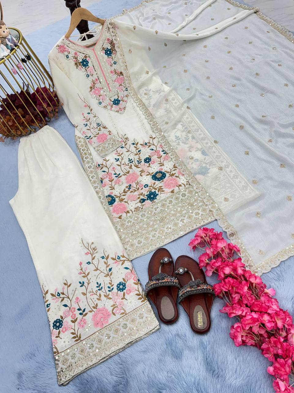 "Launching New 🦋 Đěsigner Party Wear Look Pur Chinon Silk Top Plazzo & Dupatta Set"