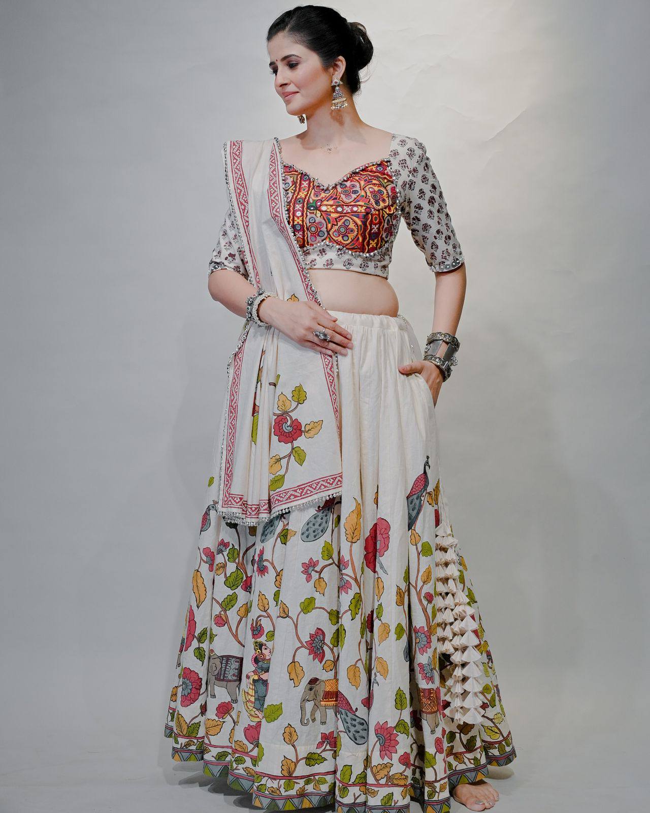 avratri Special Lehenga Choli With 6 Meter Heavy Flair